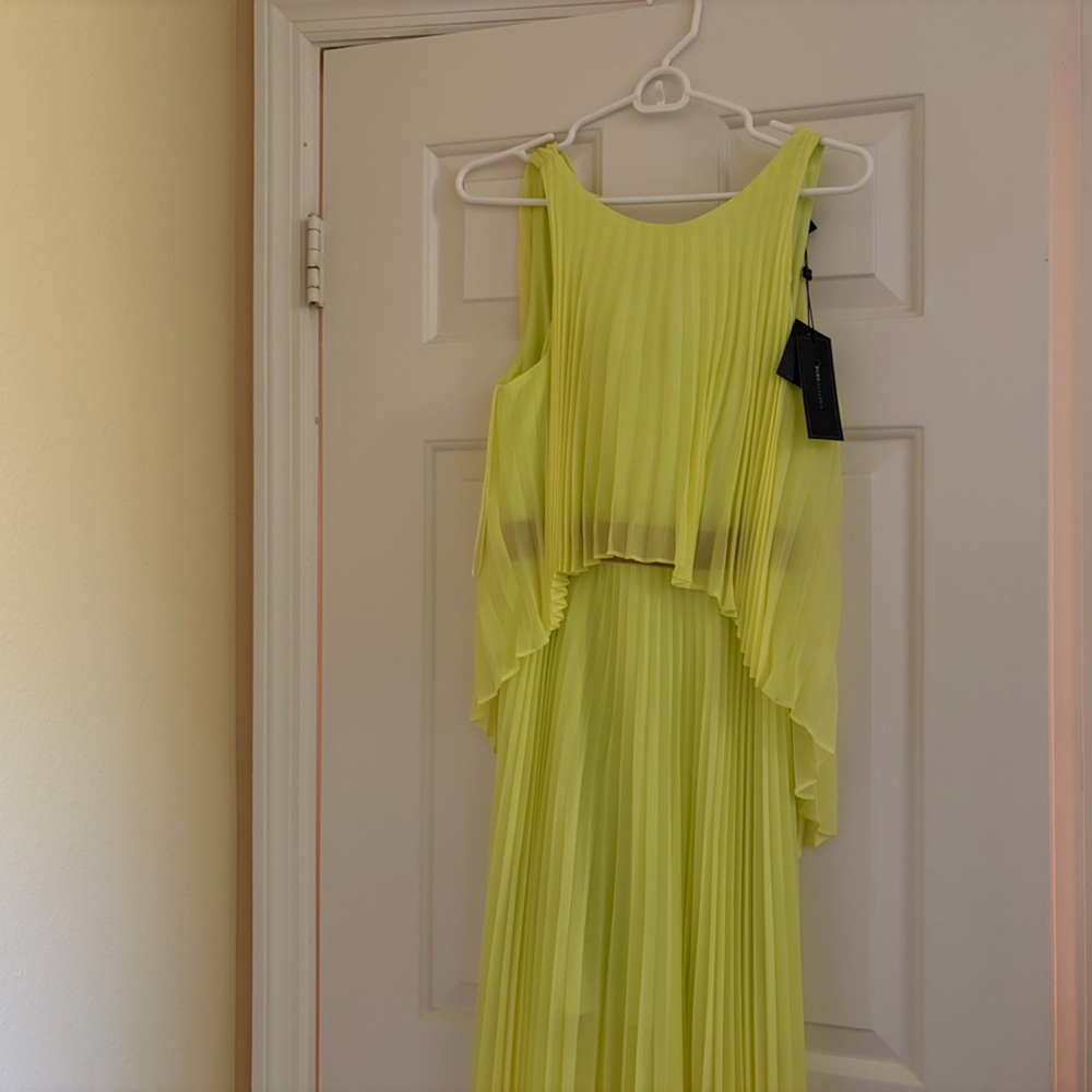 BCBGMaxAzria Neon Citron Pleated Sleeveless Maxi - Picture 4 of 5